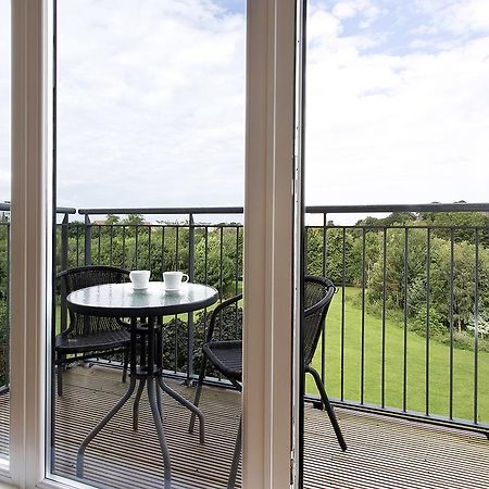 Lochend Park View Apartment Edinburgh Ruang foto
