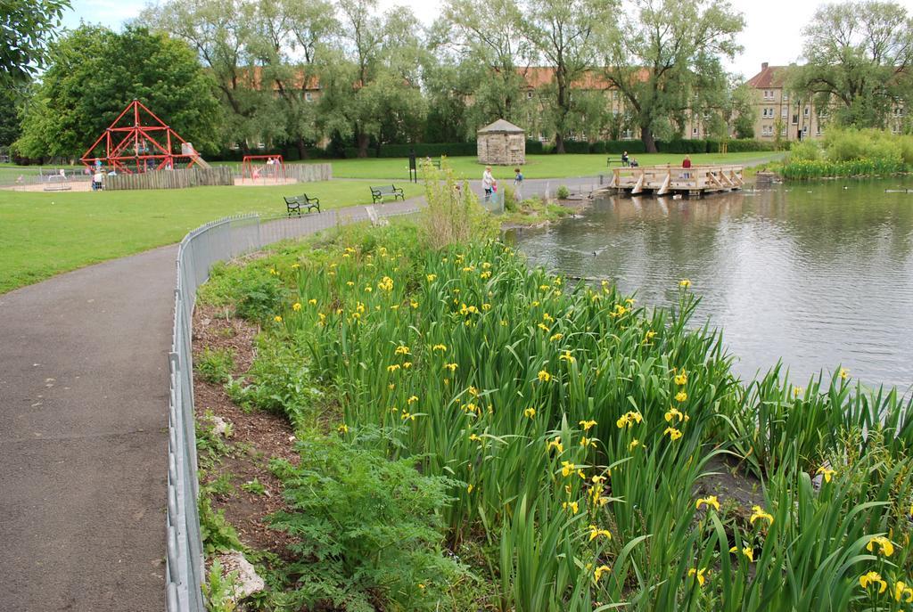 Lochend Park View Apartment Edinburgh Bagian luar foto