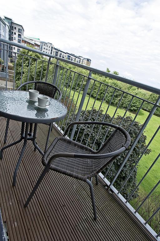 Lochend Park View Apartment Edinburgh Ruang foto