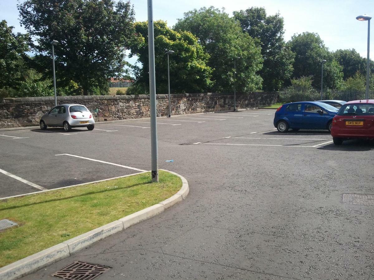 Lochend Park View Apartment Edinburgh Bagian luar foto