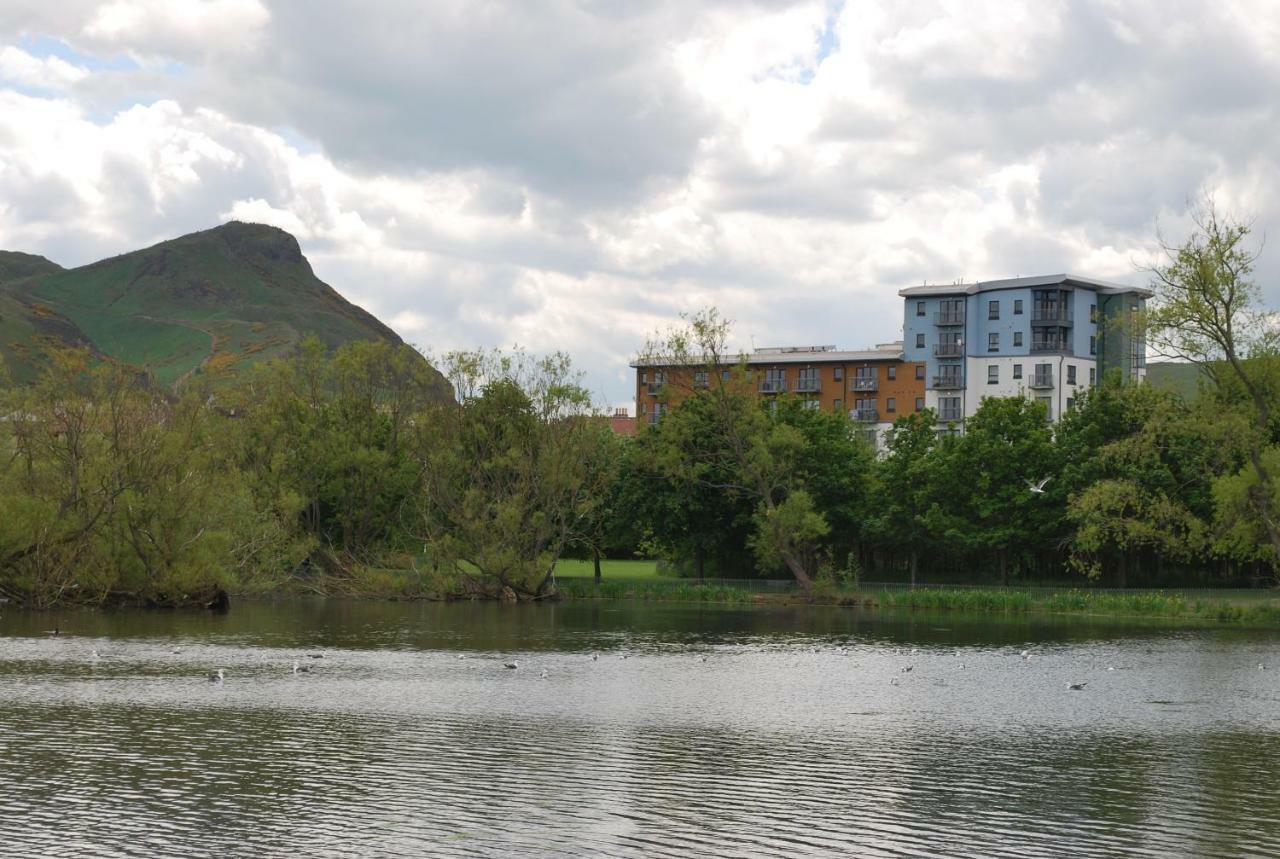 Lochend Park View Apartment Edinburgh Bagian luar foto